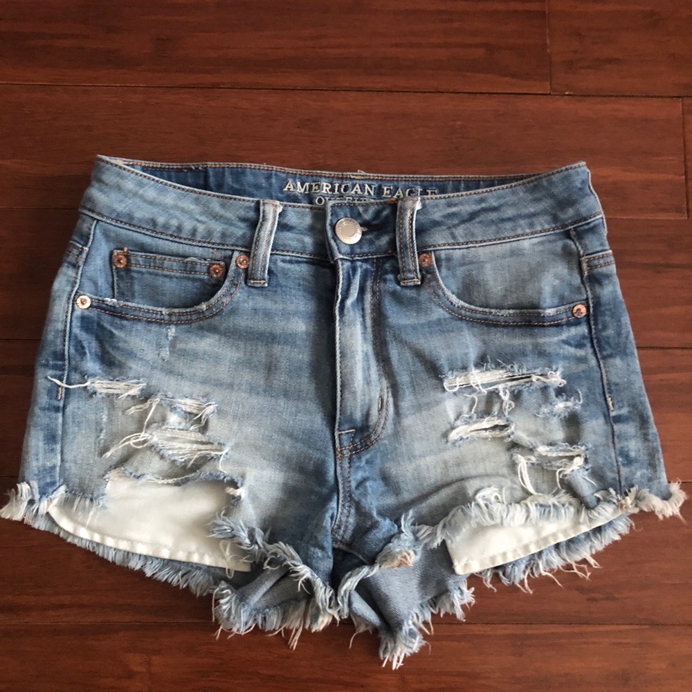 AEO HI-RISE Festival Cut Off Light Wash Jean Short